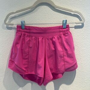 LULU LEMON: Run Hotty Hot Lined Shorts